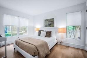 4 bedrooms, iron/ironing board, internet, bed sheets