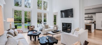 Charming 4-bedroom 5.5 bathroom house in East Hampton,