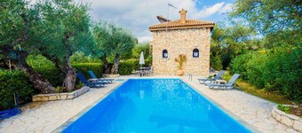 Villa Demetra - Three Bedroom Villa, Sleeps 7