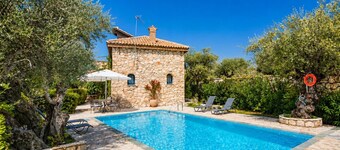Villa Demetra - Three Bedroom Villa, Sleeps 7