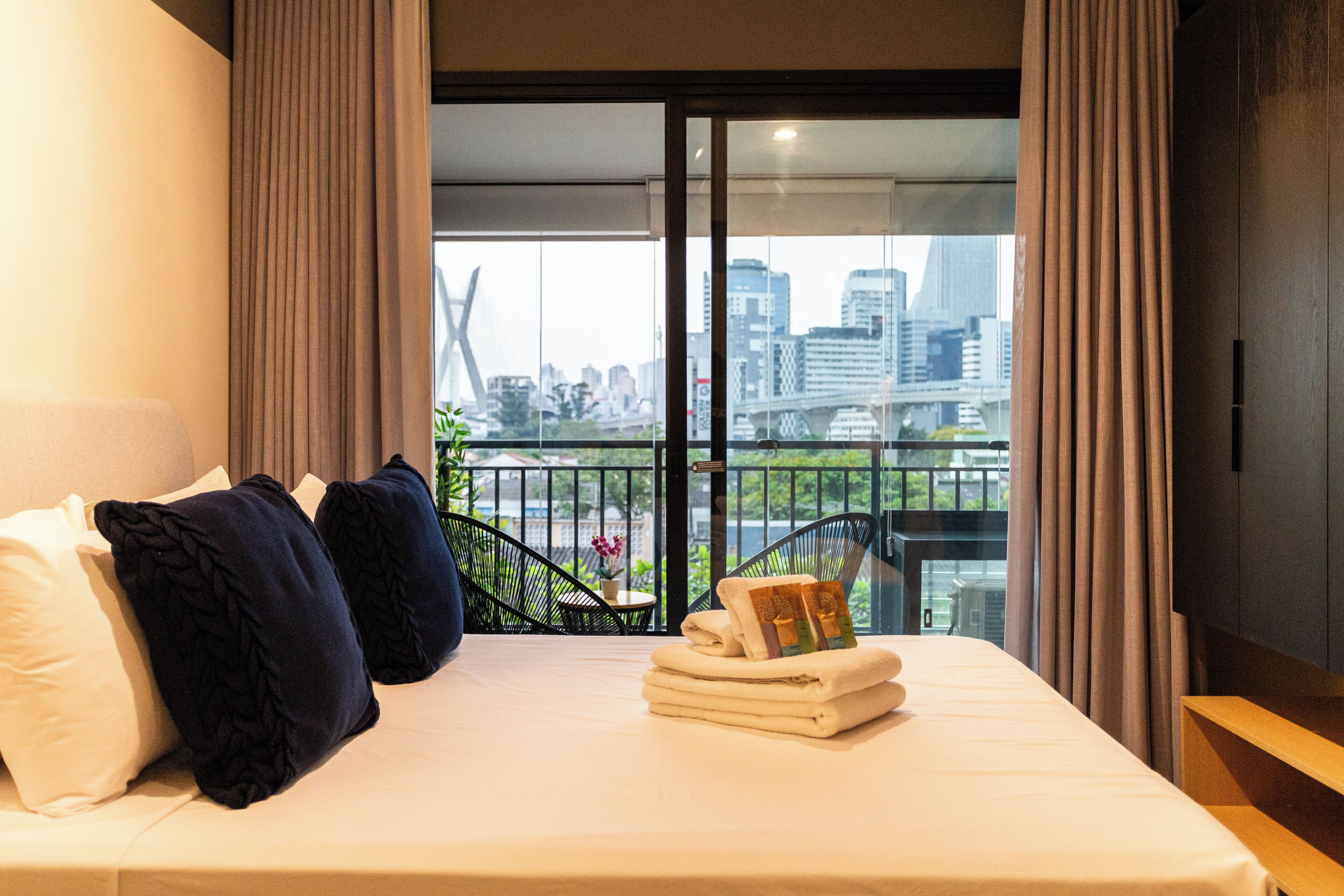 Estudio | Tabla de planchar con plancha y wifi gratis