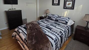 1 bedroom, iron/ironing board, internet, bed sheets