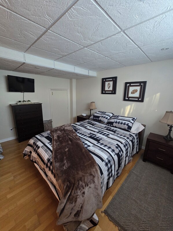 1 bedroom, iron/ironing board, internet, bed sheets