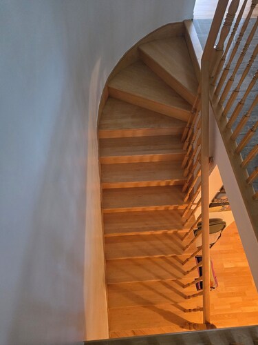 Queen size bed.
Continental breakfast. 25 minutes from hospital.