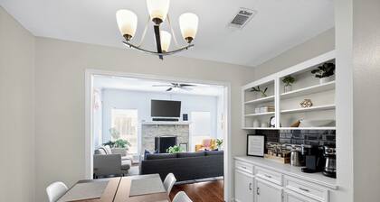 Vibrant Dallas 3BR/2BA Home•Minutes to DFW•AT&T Stadium & Downtown Dallas