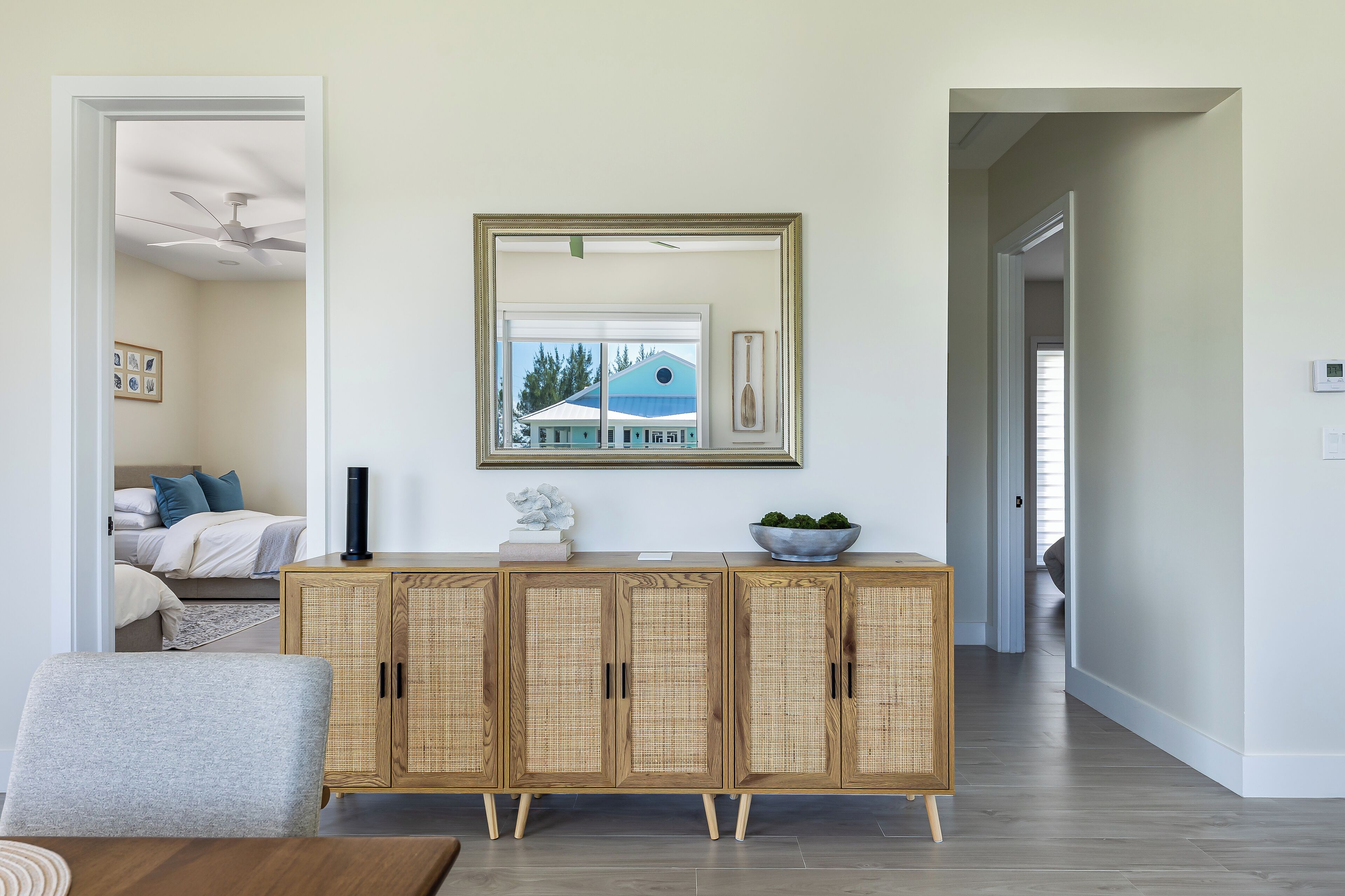 المنشأة من الداخل