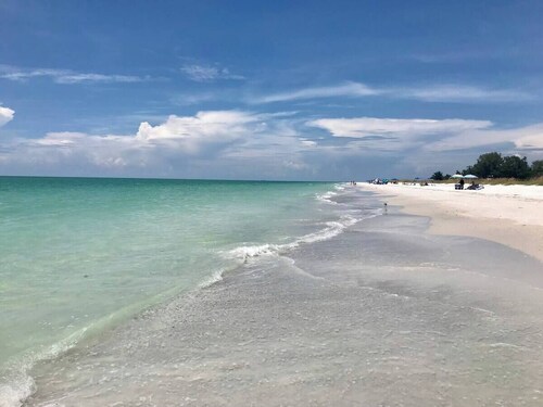 Luxury 3BR Gulf View · Steps to Beach · Pool · Bradenton Beach Anna Maria Island