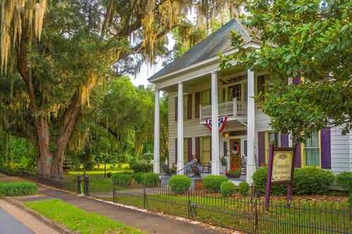 Commodore Bed & Breakfast / Green Room