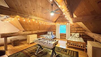 3 bedrooms, desk, iron/ironing board, free WiFi