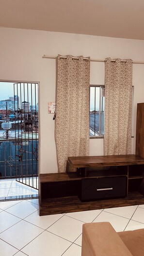 Interior - Apartment in Doca, on the edge of Belém city center - walk to everything - close to everything (Belém)
