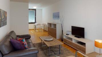 Comfort-Apartment, Balkon | Wohnbereich
