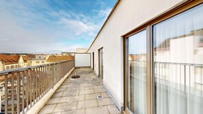 Deluxe Penthouse, 1 Bedroom, Terrace | Desk, laptop workspace, iron/ironing board, free WiFi - Schönau Serviced Living - Basel (Basel)