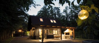 Forest Cabin Nest-Family Retreat for 7 with Sauna & Hot tub