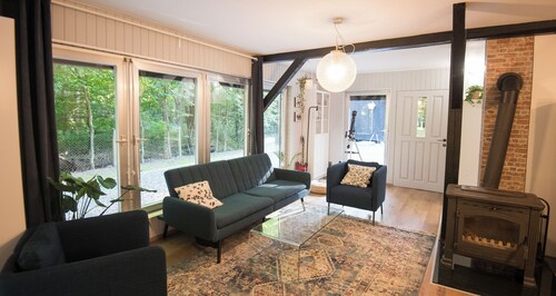 Forest Cabin Nest-Family Retreat for 7 with Sauna & Hot tub