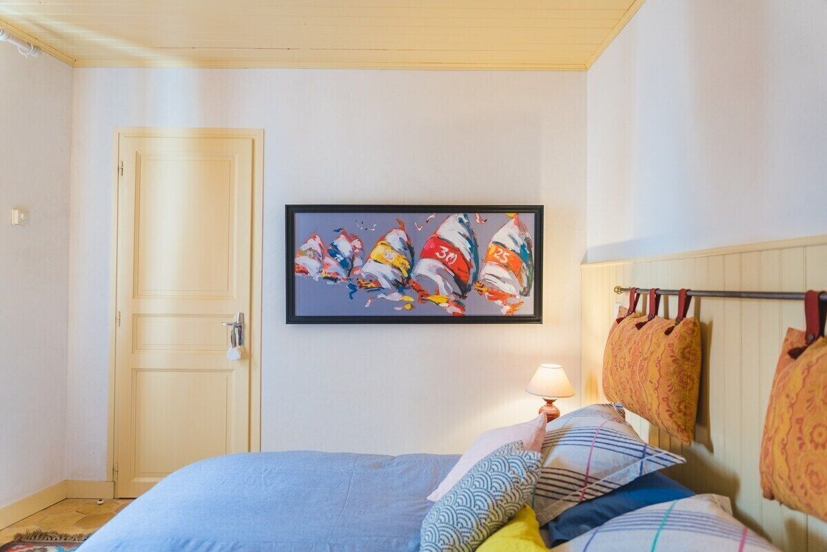 5 bedrooms, iron/ironing board, travel cot, free WiFi