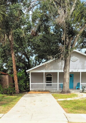 Exterior - Walk to Bay & Downtown. Lido Key Beach&St. Armands 3.9mi/Siesta Key Village 7mi. (Sarasota)