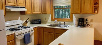 Charming & Family-Friendly Lakefront home on Lake Carmi