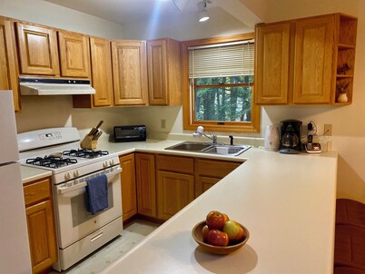 Charming & Family-Friendly Lakefront home on Lake Carmi