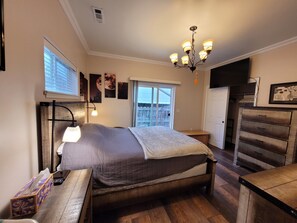 2 habitaciones, escritorio, tabla de planchar con plancha y wifi gratis 