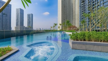 Apartemen Ekonomi, 1 kamar tidur, balkon, pemandangan kota | Seprai antialergi, minibar, dan didekorasi berbeda-beda