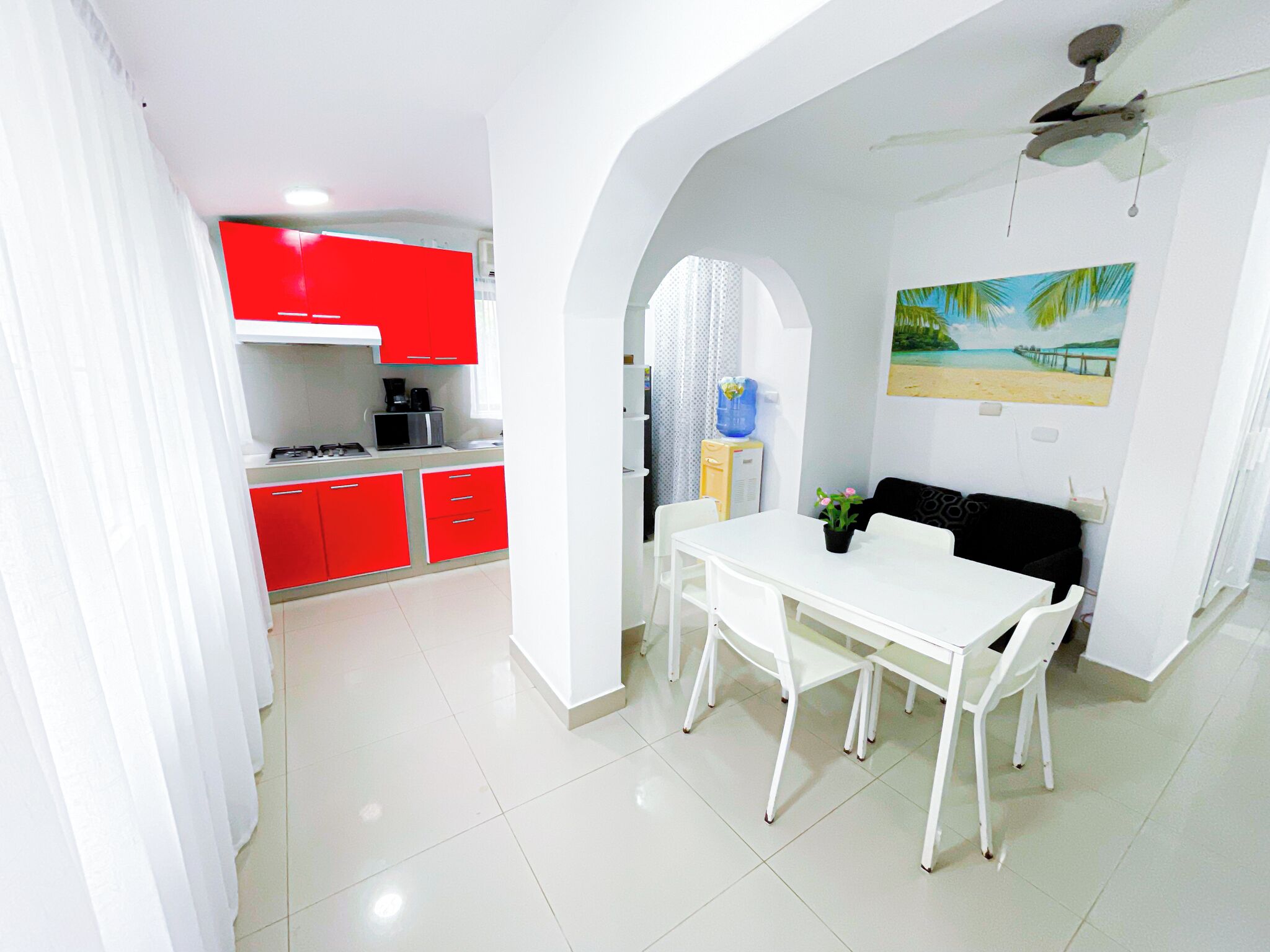 Villa Deluxe, 2 habitaciones, cocina, vista al jardín | Cocina privada | Refrigerador, microondas, parrilla de estufa y cafetera y tetera 