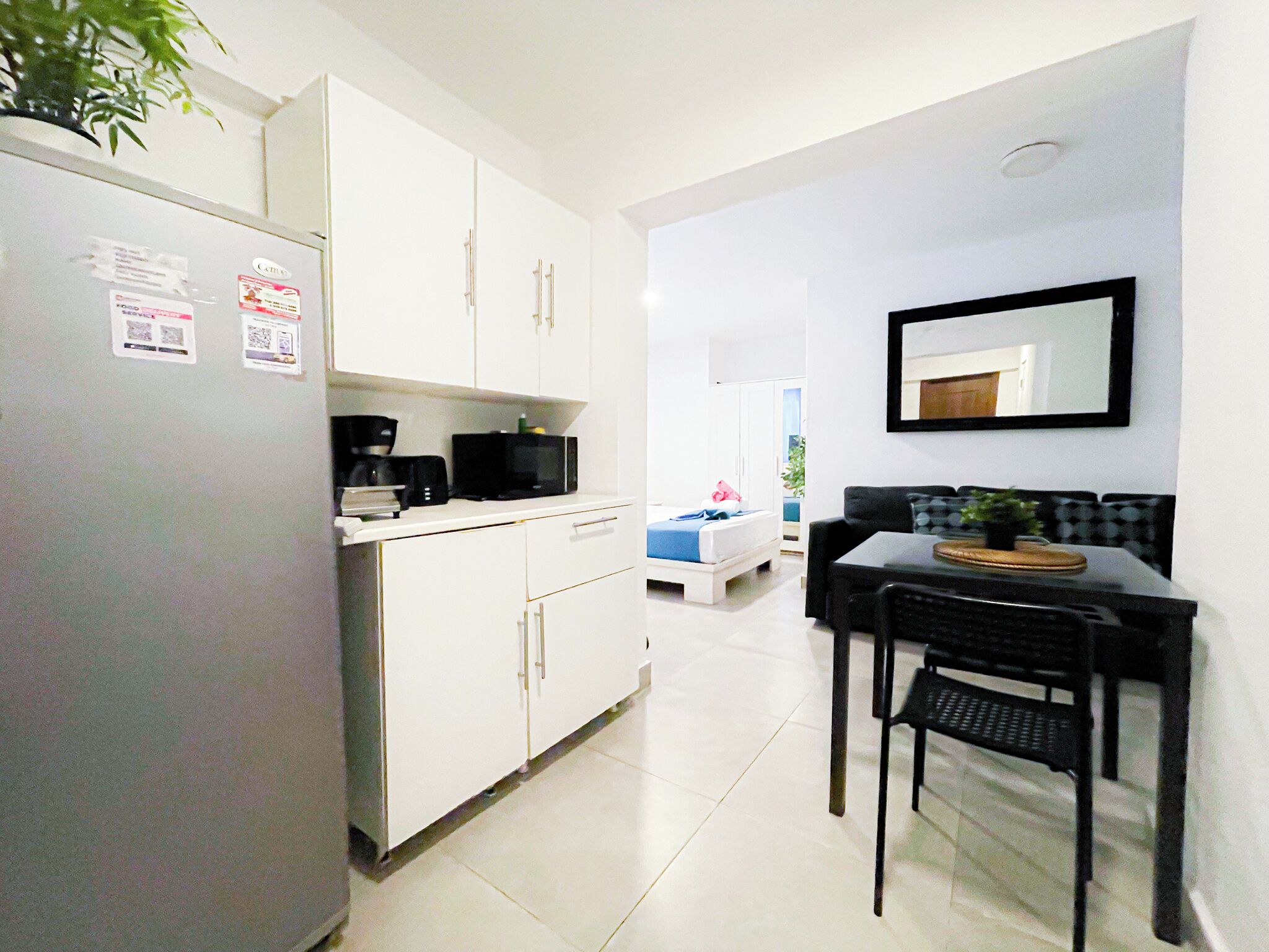 Standard Studio, 1 Queen Bed with Sofa bed, Kitchen, Beachside | Private kitchen | Fridge, microwave, stovetop, coffee/tea maker