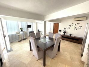 Apartment, Ocean View | In-room dining