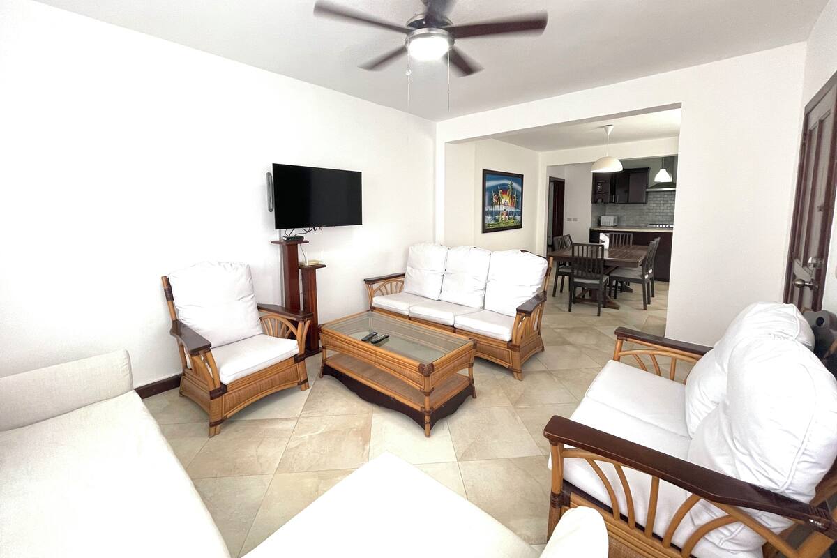 Superior Apartment, Beachside | Living area