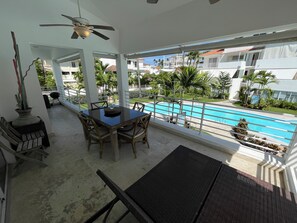 Villa Confort, 2 chambres, balcon, vue piscine | Vue de la chambre