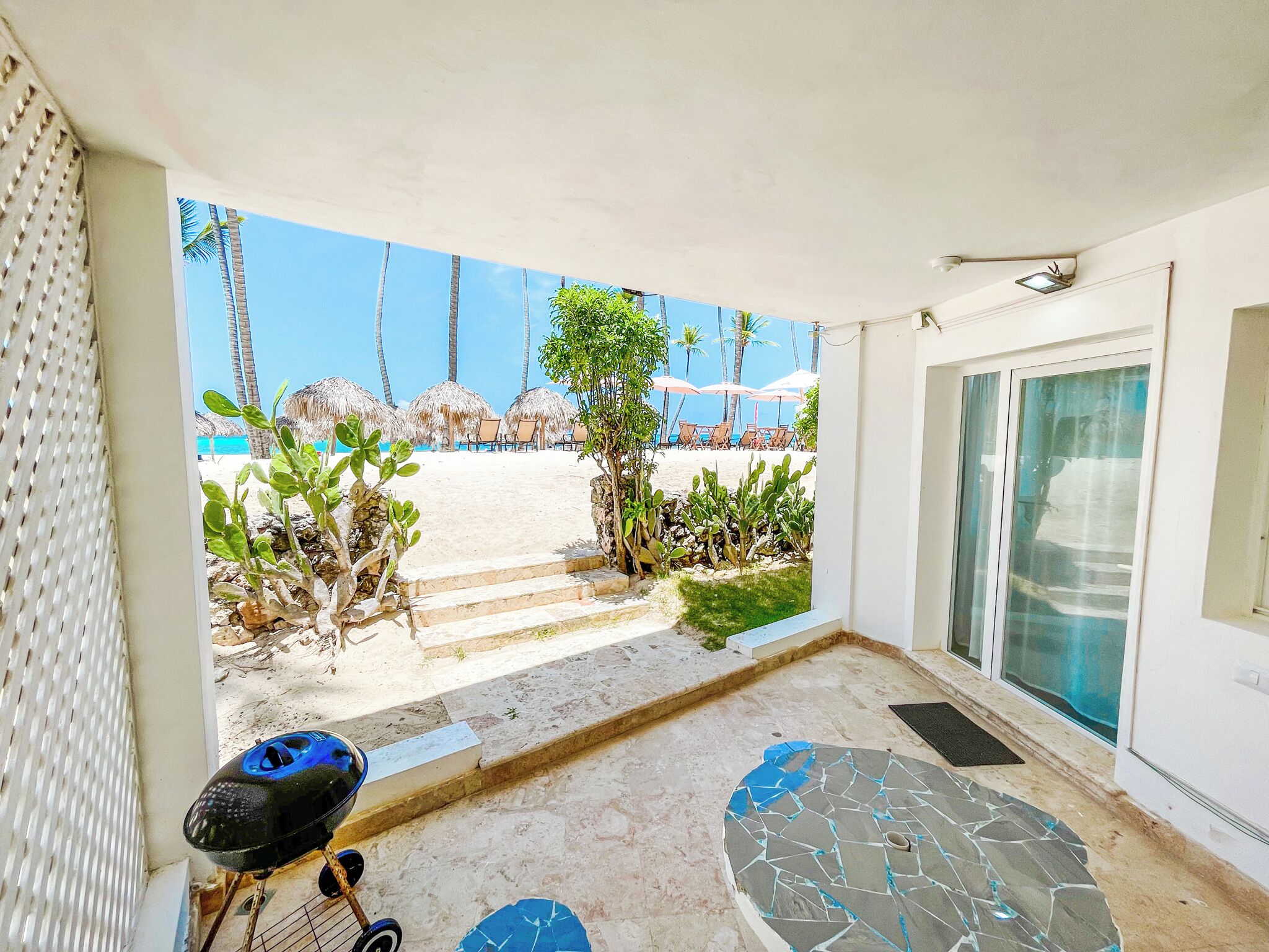 Deluxe Condo, 2 Bedrooms, Kitchen, Beachfront | Beach/ocean view