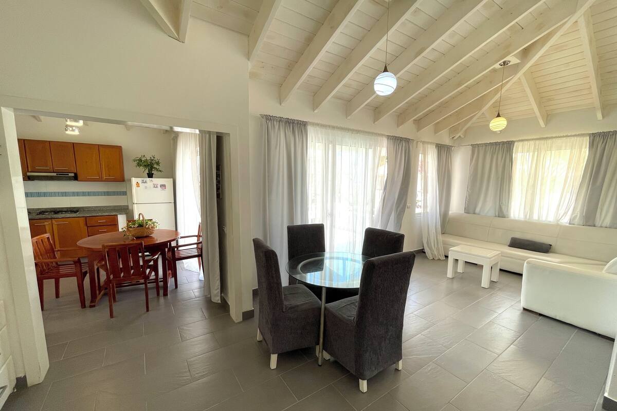 Comfort Apartment, Ocean View, Beachside | In-room dining