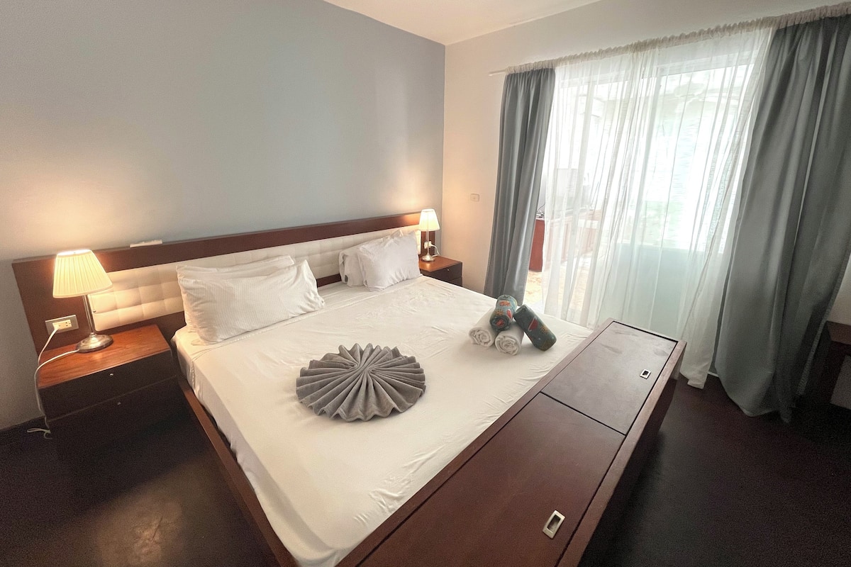 Luxury Apartment, 2 Bedrooms, Poolside | In-room safe, free WiFi