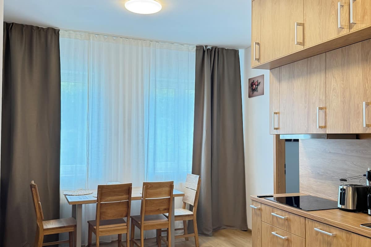 Apartamento familiar | Cortinas opacas, tabla de planchar con plancha, wifi gratis