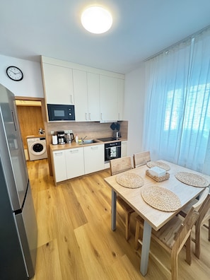 슈피리어 아파트 | 전용 주방 | 유아용 의자