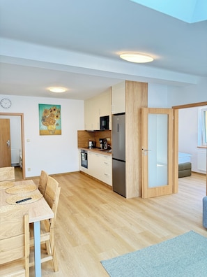 Deluxe Apartment | Private kitchen | Toaster, highchair, coffee grinder, freezer