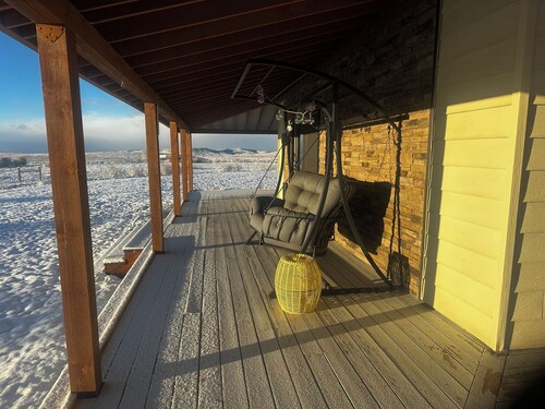 Horse & Snowmobile Cottage in Pinedale 55min 2 Jackson Hole&25 min 20minPinedale