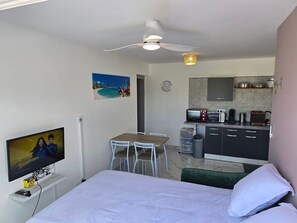 1 habitación, escritorio, internet y ropa de cama 