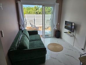 TV, bordtennis og stereoanlegg