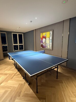 Games room - Apartment Bella Pakuwon City Mall Surabaya Timur 3 pax direct access to mall (Surabaya)