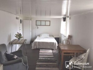 4 bedrooms, iron/ironing board, Internet