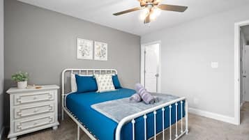 House, Multiple Beds, Patio, Garden View (Unit #808 (1000 Henry Place Blvd)) | 3 bedrooms, individually decorated, individually furnished, bed sheets