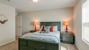 4 عدّة غرف نوم وبديكورات فريدة لكل غرفة وطراز فريد لكل وحدة