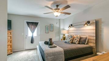 4 bedrooms, individually decorated, individually furnished, bed sheets