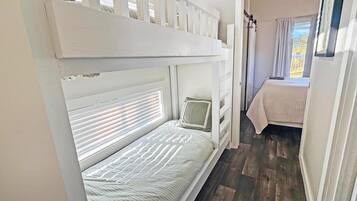 House, Multiple Beds, Patio (105 PGL) | 1 bedroom, individually decorated, individually furnished, bed sheets