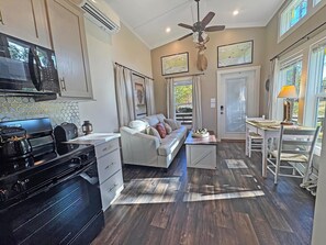 Living area - Pine Grove Lane (Dover)