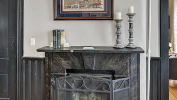 House, 1 Queen Bed with Sofa bed, Patio, Garden View (117 Marion St) | Interior