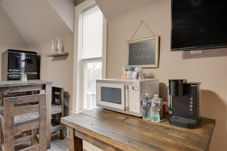 Condo, 1 Queen Bed, Patio, Garden View (Unit #4 (117 Marion St)) | Interior