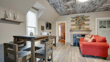 Condo, 1 Queen Bed, Patio, Garden View (Unit #4 (117 Marion St)) | Interior