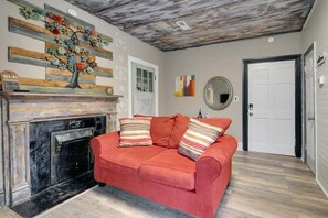 Kondominium, 1 Tempat Tidur Queen, patio, pemandangan kebun (Unit #4 (117 Marion St)) | Area keluarga