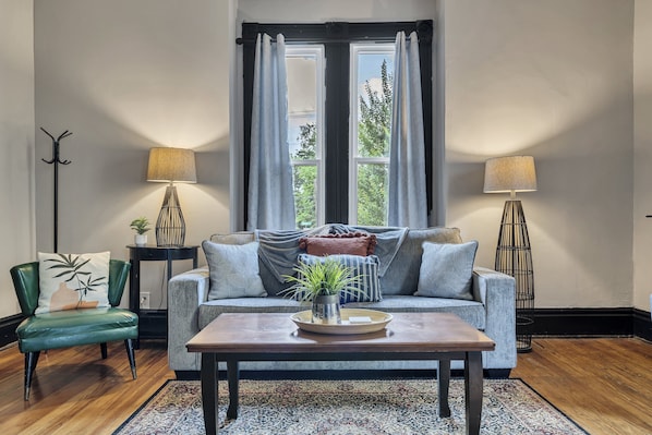 House, 1 Queen Bed with Sofa bed, Patio, Garden View (117 Marion St) | Living area - Marion Street (Clarksville)